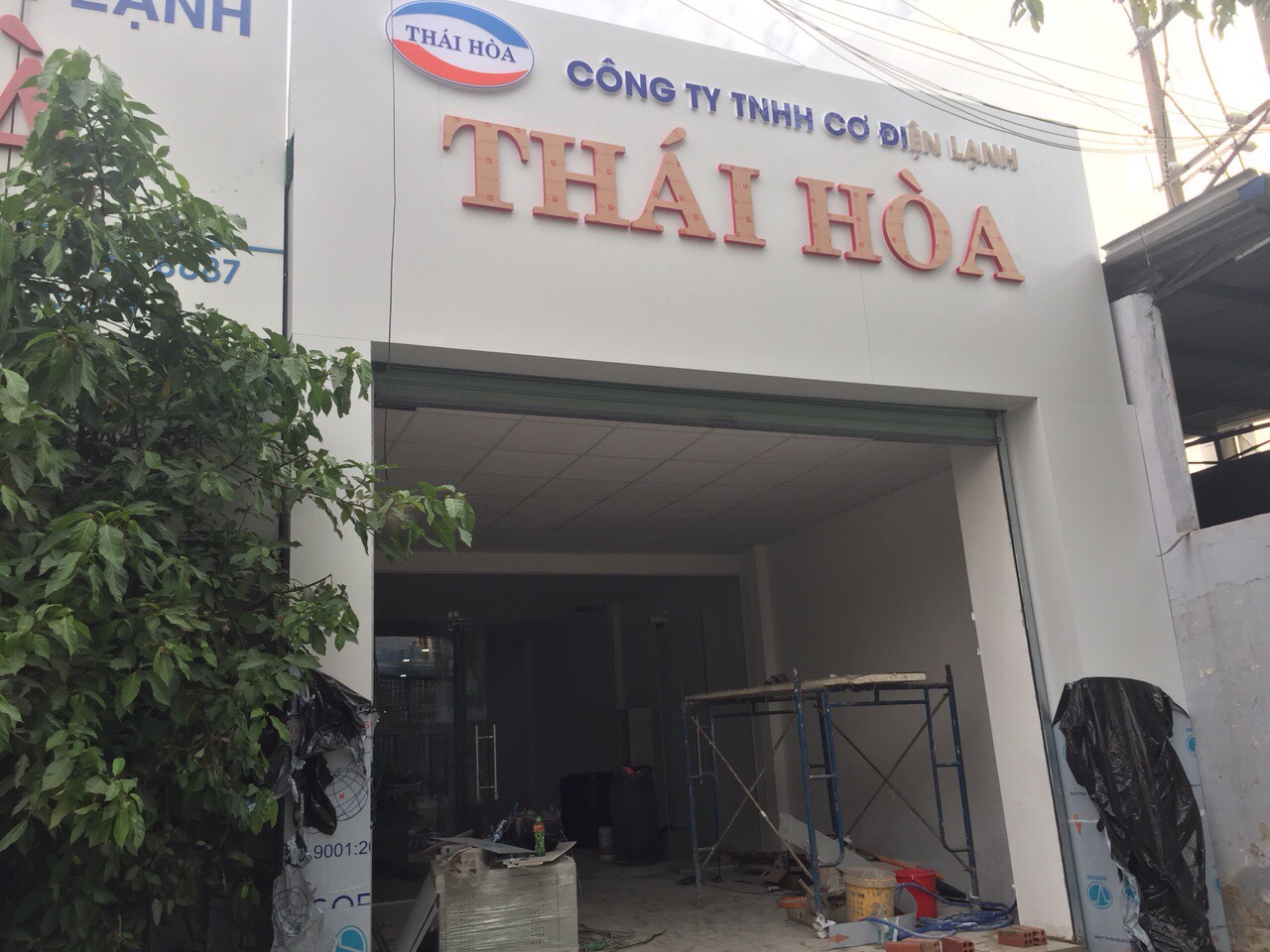 Xây dựng trọn gói nhà xưởng và bảng hiệu Thái Hòa
